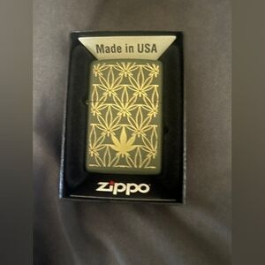 Zippo “All Around Leaf” Design Lighter Green Lighter with Leaf Design